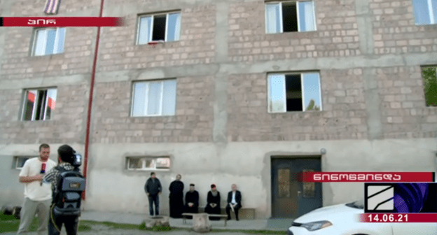 Здание интерната для сирот в Ниноцминде. Стоп-кадр репортажа телекомпании "Рустави 2". Здание интерната для сирот в Ниноцминде. Стоп-кадр репортажа телекомпании "Рустави 2".