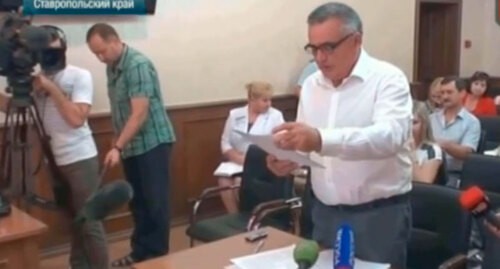 Руслан Закриев в зале суда. Кадр видео НТВ https://yandex.ru/video/preview/?text=Чеченский%20писатель%20Руслан%20Закриев&path=wizard&parent-reqid=1623734449425676-10243658158673455683-balancer-knoss-search-yp-vla-7-BAL-9778&wiz_type=vital&filmId=15471500808689787490 Руслан Закриев в зале суда. Кадр видео НТВ https://yandex.ru/video/preview/?text=Чеченский%20писатель%20Руслан%20Закриев&path=wizard&parent-reqid=1623734449425676-10243658158673455683-balancer-knoss-search-yp-vla-7-BAL-9778&wiz_type=vital&filmId=15471500808689787490