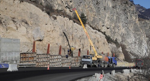 На участке Транскама в Северной Осетии ликвидируют последствия схода селя. Фото пресс-службы Росавтодора На участке Транскама в Северной Осетии ликвидируют последствия схода селя. Фото пресс-службы Росавтодора