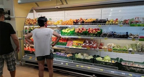 Покупатели в Радонеже. Волгоград, июнь 2021 года. Фото Татьяны Филимоновой для "Кавказского узла" Покупатели в Радонеже. Волгоград, июнь 2021 года. Фото Татьяны Филимоновой для "Кавказского узла"
