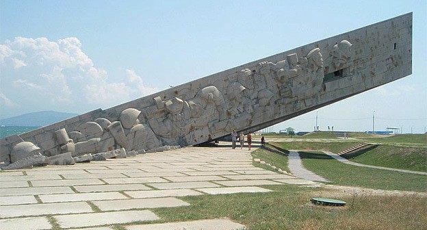 Мемориал "Малая земля" в Новороссийске. Фото: Галин Владимир Петрович https://ru.wikipedia.org Мемориал "Малая земля" в Новороссийске. Фото: Галин Владимир Петрович https://ru.wikipedia.org