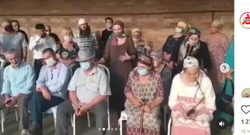 Переселенцы из Чечни жалуются Владимиру Путину на нерешенную проблему с жильем в Ингушетии. Кадр видеообращения, размещенного в Instagram-паблике "Новости Ингушетии" https://www.instagram.com/p/CQrHb33sMbhiJ0QoS6uhdd4bR2IVlZPA-HZIm40/ Переселенцы из Чечни жалуются Владимиру Путину на нерешенную проблему с жильем в Ингушетии. Кадр видеообращения, размещенного в Instagram-паблике "Новости Ингушетии" https://www.instagram.com/p/CQrHb33sMbhiJ0QoS6uhdd4bR2IVlZPA-HZIm40/