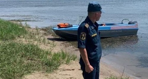 Поиски утонувшей девочки в  реке Бахтемир в Астрахани фото: ГУ МЧС России по Астраханской области
