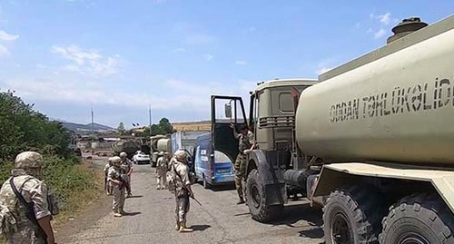 Сопровождение доставки стройматериалов в карабахские села российскими военными. Фото пресс-службы МО России Сопровождение доставки стройматериалов в карабахские села российскими военными. Фото пресс-службы МО России