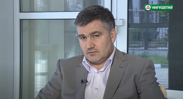 Ибрагим Доскиев, стоп-кадр видео https://www.youtube.com/watch?v=oBhL6KHSz00&t=1s Ибрагим Доскиев, стоп-кадр видео https://www.youtube.com/watch?v=oBhL6KHSz00&t=1s