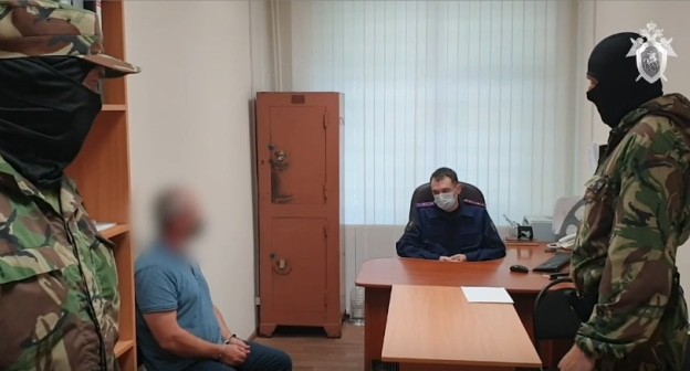 Допрос задержанного за организацию убийства по мотивам кровной мести, стопкадр видео https://bryansk.sledcom.ru/news/item/1597254/ Допрос задержанного за организацию убийства по мотивам кровной мести, стопкадр видео https://bryansk.sledcom.ru/news/item/1597254/