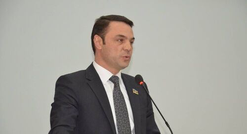 Эльданиз Салимов. Фото пресс-службы парламента Milli Mejlis https://az.sputniknews.ru/life/20210803/427599351/Deputat-izbivshiy-politseyskogo-prerval-molchanie.html Эльданиз Салимов. Фото пресс-службы парламента Milli Mejlis https://az.sputniknews.ru/life/20210803/427599351/Deputat-izbivshiy-politseyskogo-prerval-molchanie.html