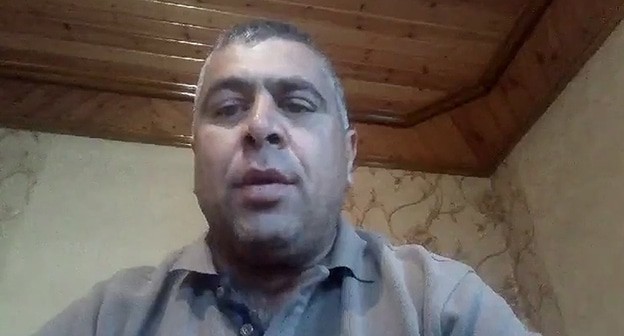 Ализамин Салаев. Скриншот видео: https://www.facebook.com/elzamin.salayev/videos/158496345182695/ Ализамин Салаев. Скриншот видео: https://www.facebook.com/elzamin.salayev/videos/158496345182695/