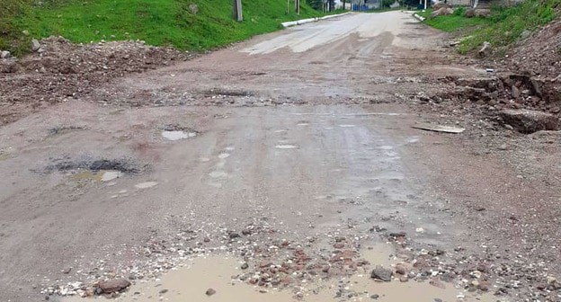 Дорога в Нижнем Чегеме. Фото Людмилы Маратовой для "Кавказского узла". Дорога в Нижнем Чегеме. Фото Людмилы Маратовой для "Кавказского узла".