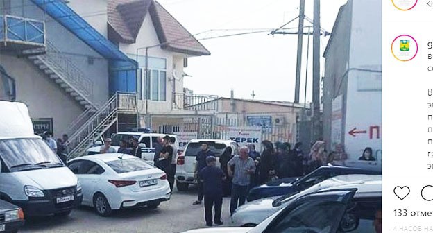 Рейды с проверками вакцинации торговцев начались на рынках Хасавюрта. Скриншот https://i.imgur.com/9bkzSk8.png Рейды с проверками вакцинации торговцев начались на рынках Хасавюрта. Скриншот https://i.imgur.com/9bkzSk8.png