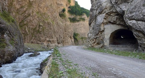 Ущелье реки Геналдон. Фото Александр Байдуков https://ru.wikipedia.org/wiki/Геналдон#/media/Файл:Восстановленная_дорога_в_ущелье.jpg Ущелье реки Геналдон. Фото Александр Байдуков https://ru.wikipedia.org/wiki/Геналдон#/media/Файл:Восстановленная_дорога_в_ущелье.jpg