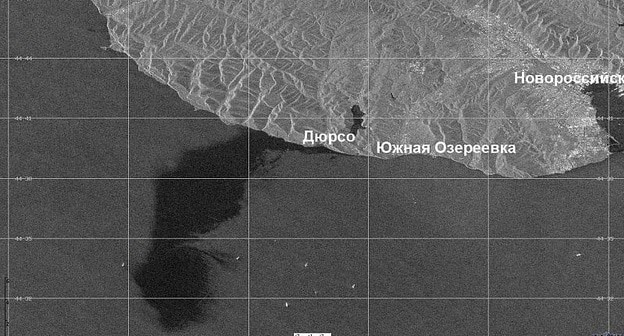 Нефтяной разлив в районе Новороссийска. Радиолокационное изображение получено 8 августа 2021 в 18:20 часов местного времени с помощью спутника Sentinel-1. Фото
ИНСТИТУТ КОСМИЧЕСКИХ ИССЛЕДОВАНИЙ
РОССИЙСКОЙ АКАДЕМИИ НАУК https://iki.cosmos.ru/news/neftyanoy-razliv-v-rayone-novorossiyska Нефтяной разлив в районе Новороссийска. Радиолокационное изображение получено 8 августа 2021 в 18:20 часов местного времени с помощью спутника Sentinel-1. Фото
ИНСТИТУТ КОСМИЧЕСКИХ ИССЛЕДОВАНИЙ
РОССИЙСКОЙ АКАДЕМИИ НАУК https://iki.cosmos.ru/news/neftyanoy-razliv-v-rayone-novorossiyska