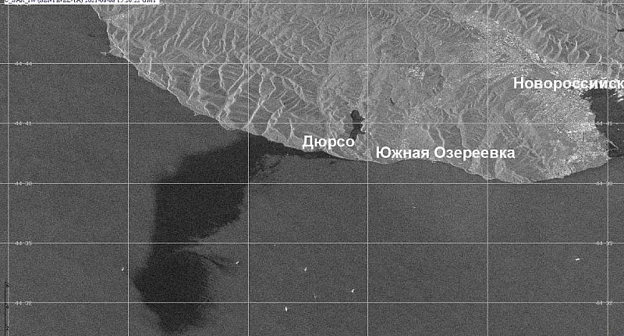 Нефтяной разлив в районе Новороссийска. Радиолокационное изображение получено 8 августа 2021 в 18:20 часов местного времени с помощью спутника Sentinel-1. Источник фото: Институт космических исследований Российской академии наук (ИКИ РАН) iki.cosmos.ru/news/neftyanoy-razliv-v-rayone-novorossiyska Нефтяной разлив в районе Новороссийска. Радиолокационное изображение получено 8 августа 2021 в 18:20 часов местного времени с помощью спутника Sentinel-1. Источник фото: Институт космических исследований Российской академии наук (ИКИ РАН) iki.cosmos.ru/news/neftyanoy-razliv-v-rayone-novorossiyska