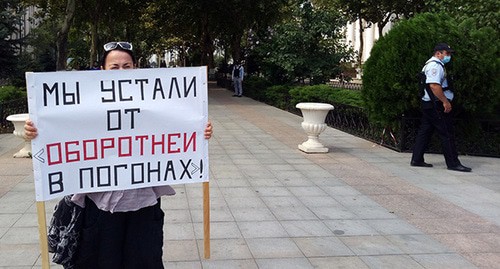 Елена Барзукаева требует привлечь силовиков, пытавших ее сына. 16 августа 2021 г. Фото Расула Магомедова для "Кавказского узла"
Елена Барзукаева требует привлечь силовиков, пытавших ее сына. 16 августа 2021 г. Фото Расула Магомедова для "Кавказского узла"
