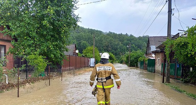 Подтопление в Краснодарском крае. Фото пресс-службы ГУ МЧС России по Краснодарскому краю Подтопление в Краснодарском крае. Фото пресс-службы ГУ МЧС России по Краснодарскому краю