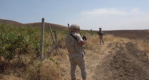 Российские миротворцы взяли под охрану сборщиков винограда в Нагорном Карабахе. Фото: официальный сайт Минобороны РФ https://mil.ru/images/upload/2019/uivrebvubgerogbvorwugbvw3.JPG
