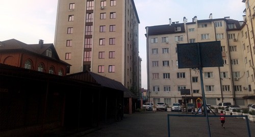 Двор, где планируется строительство многоэтажного здания. Фото Людмилы маратовой для "Кавказского узла" Двор, где планируется строительство многоэтажного здания. Фото Людмилы маратовой для "Кавказского узла"