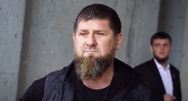 Рамзан Кадыров на месте строительства мечети в Ахмат-Юрте 3 сентября 2021 года. Кадр видео ТВ "Вайнах" https://www.youtube.com/watch?v=bMfQvygORaE&t=2s Рамзан Кадыров на месте строительства мечети в Ахмат-Юрте 3 сентября 2021 года. Кадр видео ТВ "Вайнах" https://www.youtube.com/watch?v=bMfQvygORaE&t=2s