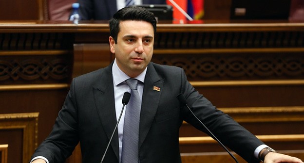 Ален Симонян. Фото: пресс-служба парламента Армении http://www.parliament.am/search.php?lang=rus&what=%D0%B0%D0%BB%D0%B5%D0%BD+%D1%81%D0%B8%D0%BC%D0%BE%D0%BD%D1%8F%D0%BD&where=whole Ален Симонян. Фото: пресс-служба парламента Армении http://www.parliament.am/search.php?lang=rus&what=%D0%B0%D0%BB%D0%B5%D0%BD+%D1%81%D0%B8%D0%BC%D0%BE%D0%BD%D1%8F%D0%BD&where=whole