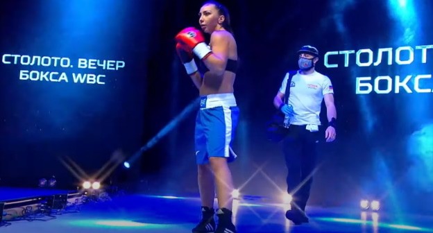 Ангелина Семенова, стоп-кадр видео канала
Russian Boxing Federation https://www.youtube.com/watch?v=k4P6IAdUv2k Ангелина Семенова, стоп-кадр видео канала
Russian Boxing Federation https://www.youtube.com/watch?v=k4P6IAdUv2k