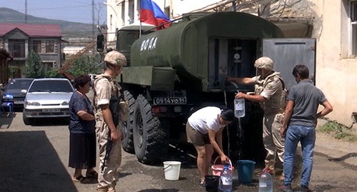 Российские миротворцы проводят гуманитарную акцию по обеспечению питьевой воды для 300 учащихся школ Нагорного Карабаха. Фото пресс-служба МО Росии https://mil.ru/russian_peacekeeping_forces/news/more.htm?id=12383708@egNews Российские миротворцы проводят гуманитарную акцию по обеспечению питьевой воды для 300 учащихся школ Нагорного Карабаха. Фото пресс-служба МО Росии https://mil.ru/russian_peacekeeping_forces/news/more.htm?id=12383708@egNews