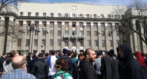 Участники акции протеста. Владикавказ, 20 апреля 2020 года. Фото Эммы Марзоевой для "Кавказского узла"

