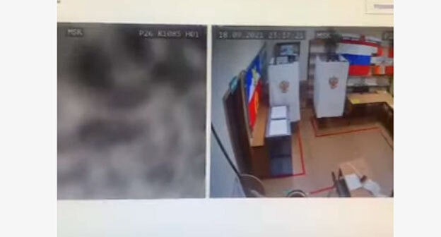 Кадр видео "Камеру на избирательном участке Пятигорска №1085 закрыли шваброй" https://www.youtube.com/watch?v=WSBORB1C95E Кадр видео "Камеру на избирательном участке Пятигорска №1085 закрыли шваброй" https://www.youtube.com/watch?v=WSBORB1C95E