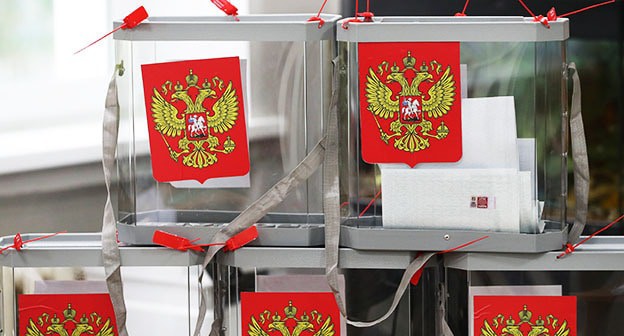 Урны для голосования. Фото: REUTERS/Евгения Новоженина Урны для голосования. Фото: REUTERS/Евгения Новоженина
