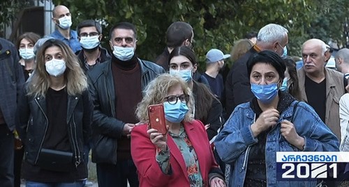 Несколько десятков жителей Тбилиси на акции протеста требуют остановить строительство высотного здания на улице Сандро Эули. Кадр видео РУСТАВИ 2 https://www.rustavi2.ge/ka/news/212427 Несколько десятков жителей Тбилиси на акции протеста требуют остановить строительство высотного здания на улице Сандро Эули. Кадр видео РУСТАВИ 2 https://www.rustavi2.ge/ka/news/212427