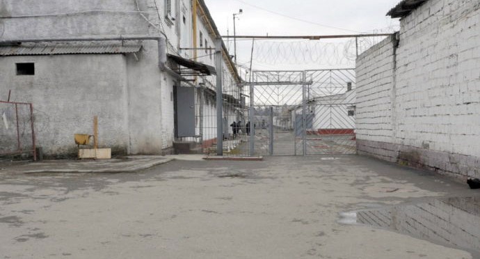 Территория колонии №1 во Владикавказе. Фото http://krilyatv.ru/ispravitelnuju-koloniju-1-vo-vladikavkaze-vozglavil-evgenij-shishkin/
