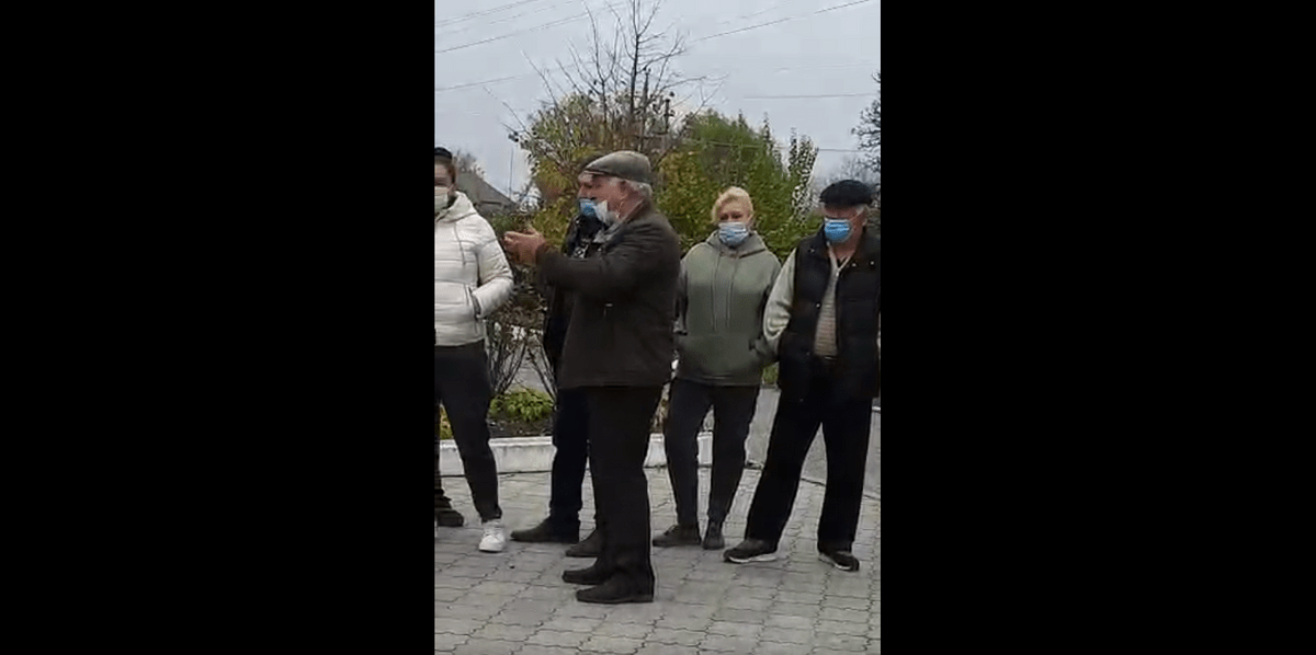 Сход жителей Ново-Ивановского 2 ноября 2021 года. Стоп-кадр видео, имеющегося в распоряжении "Кавказского узла". Сход жителей Ново-Ивановского 2 ноября 2021 года. Стоп-кадр видео, имеющегося в распоряжении "Кавказского узла".