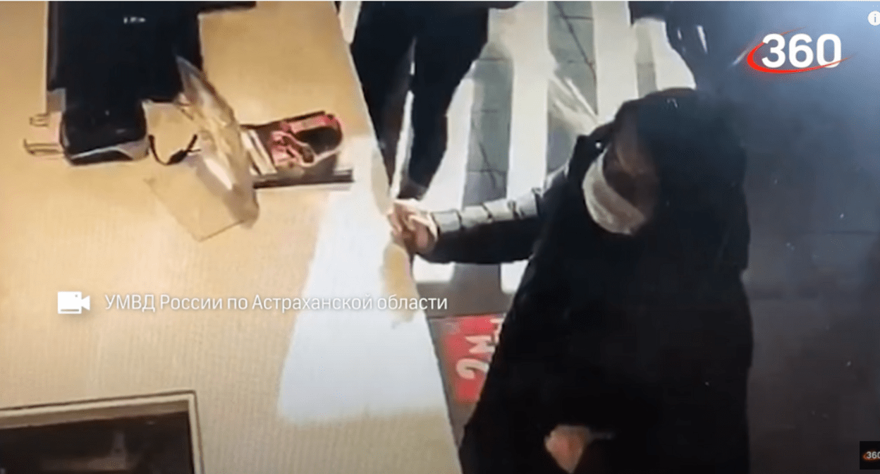 Магомед Алханов после побега. Стоп-кадр видео https://youtu.be/AblfARmOLWQ Магомед Алханов после побега. Стоп-кадр видео https://youtu.be/AblfARmOLWQ