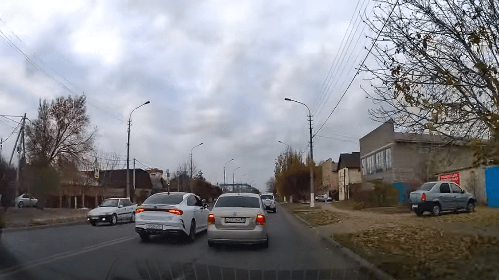 Стоп-кадр видео "Стрельба в г. Волжский", https://youtu.be/84OjGLudGkI Стоп-кадр видео "Стрельба в г. Волжский", https://youtu.be/84OjGLudGkI