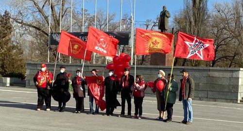 Коммунисты в Калаче-на-Дону празднуют 7 ноября. Фото Татьяны Педан для "Кавказского узла" Коммунисты в Калаче-на-Дону празднуют 7 ноября. Фото Татьяны Педан для "Кавказского узла"