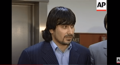 Казбек Дукузов в 2006 году. Фото: стоп-кадр видео - https://youtu.be/MHXC9tPeKAY Казбек Дукузов в 2006 году. Фото: стоп-кадр видео - https://youtu.be/MHXC9tPeKAY