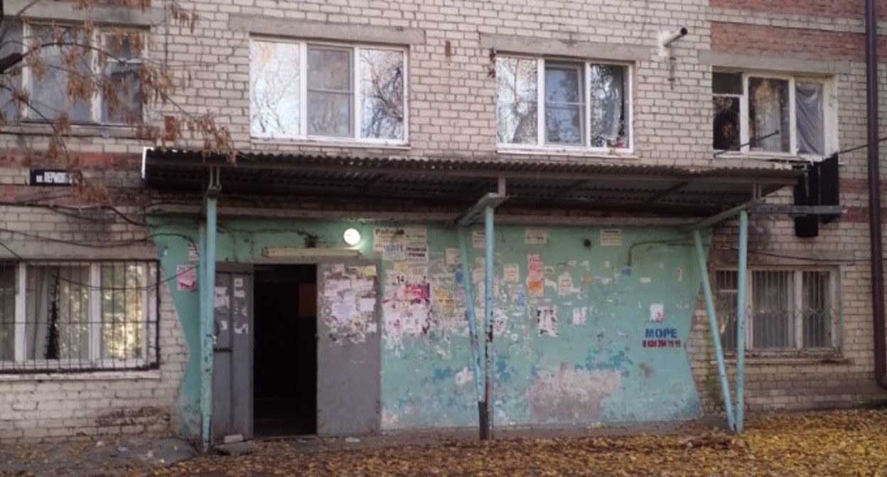 Здание бывшего общежития в Черкесске. Фото Людмила Маратова для "Кавказского узла" Здание бывшего общежития в Черкесске. Фото Людмила Маратова для "Кавказского узла"