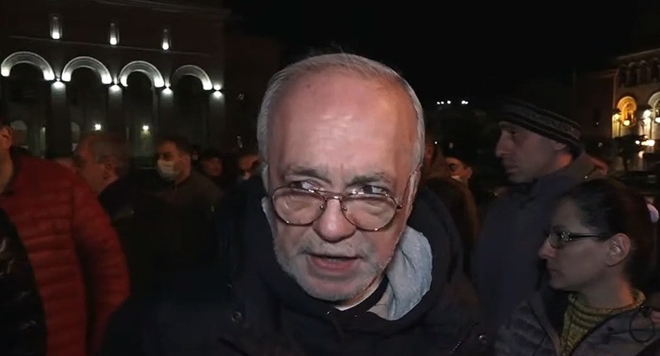 Участники митинга оппозиции в Ереване 16.11.2021. Кадр видео 
MediaHub TV https://www.youtube.com/watch?v=iLU5U2jWbdQ