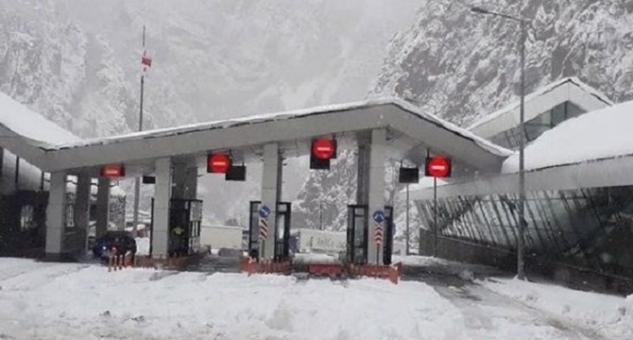 КПП "Верхний Ларс". Фото: ГУ МЧС по Северной Осетии https://15.mchs.gov.ru/deyatelnost/press-centr/operativnaya-informaciya/4649039 КПП "Верхний Ларс". Фото: ГУ МЧС по Северной Осетии https://15.mchs.gov.ru/deyatelnost/press-centr/operativnaya-informaciya/4649039
