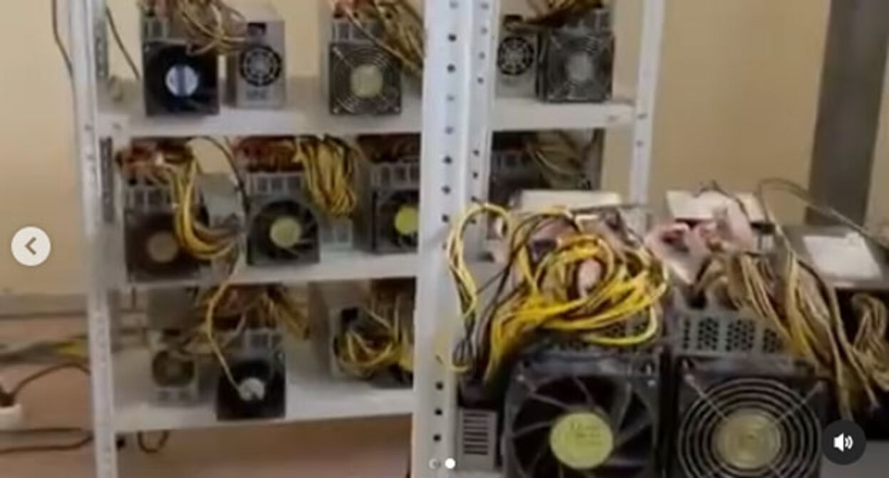 Оборудование для добычи криптовалюты в селе Тухчар. Кадр видео администрации Новолакского района Дагестана https://www.instagram.com/p/CYRUTUeNhlV/ Оборудование для добычи криптовалюты в селе Тухчар. Кадр видео администрации Новолакского района Дагестана https://www.instagram.com/p/CYRUTUeNhlV/