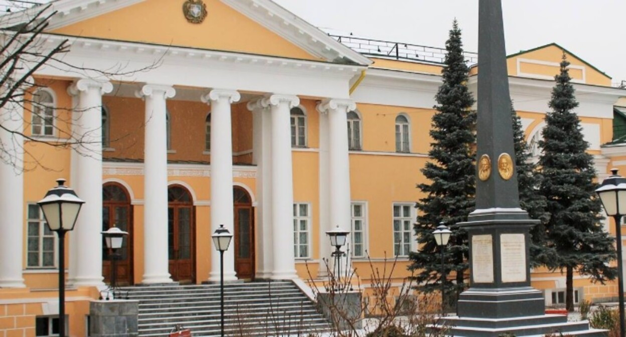 Здание посольства Армении в Москве. Фото со страницы ведомства в Facebook.
https://www.facebook.com/armembrus/photos/a.379408789110931/517153032003172