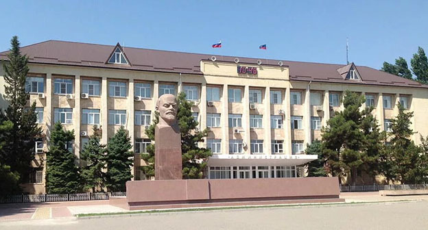 Администрация Избербаша. Фото: Boris Nemirov https://yandex.ru Администрация Избербаша. Фото: Boris Nemirov https://yandex.ru