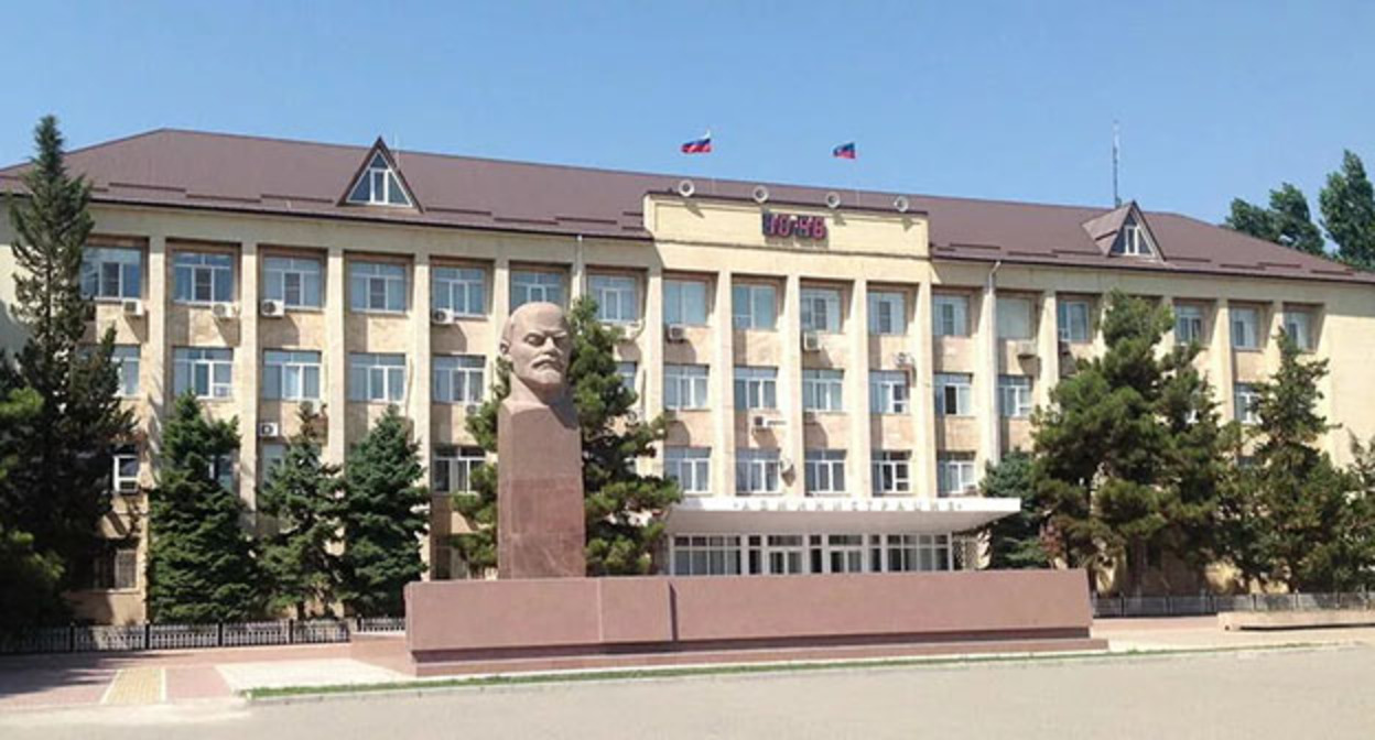 Администрация Избербаша. Фото: Boris Nemirov https://yandex.ru Администрация Избербаша. Фото: Boris Nemirov https://yandex.ru