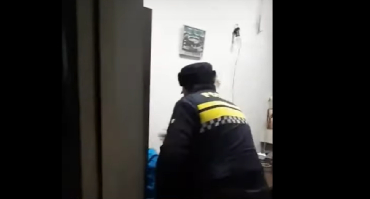 избиение подростка в метро Тбилиси полицейским стоп-кадр видео канала Настоящее Время. Сюжеты https://www.youtube.com/watch?time_continue=9&v=rxjmCasICxg&feature=emb_logo избиение подростка в метро Тбилиси полицейским стоп-кадр видео канала Настоящее Время. Сюжеты https://www.youtube.com/watch?time_continue=9&v=rxjmCasICxg&feature=emb_logo
