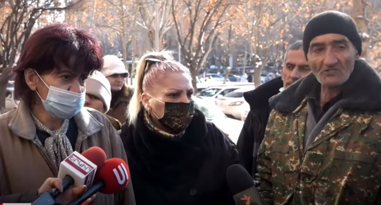 Участники акции протеста в Ереване. Кадр видео News.am https://www.youtube.com/watch?v=61s6s9tPOhY Участники акции протеста в Ереване. Кадр видео News.am https://www.youtube.com/watch?v=61s6s9tPOhY
