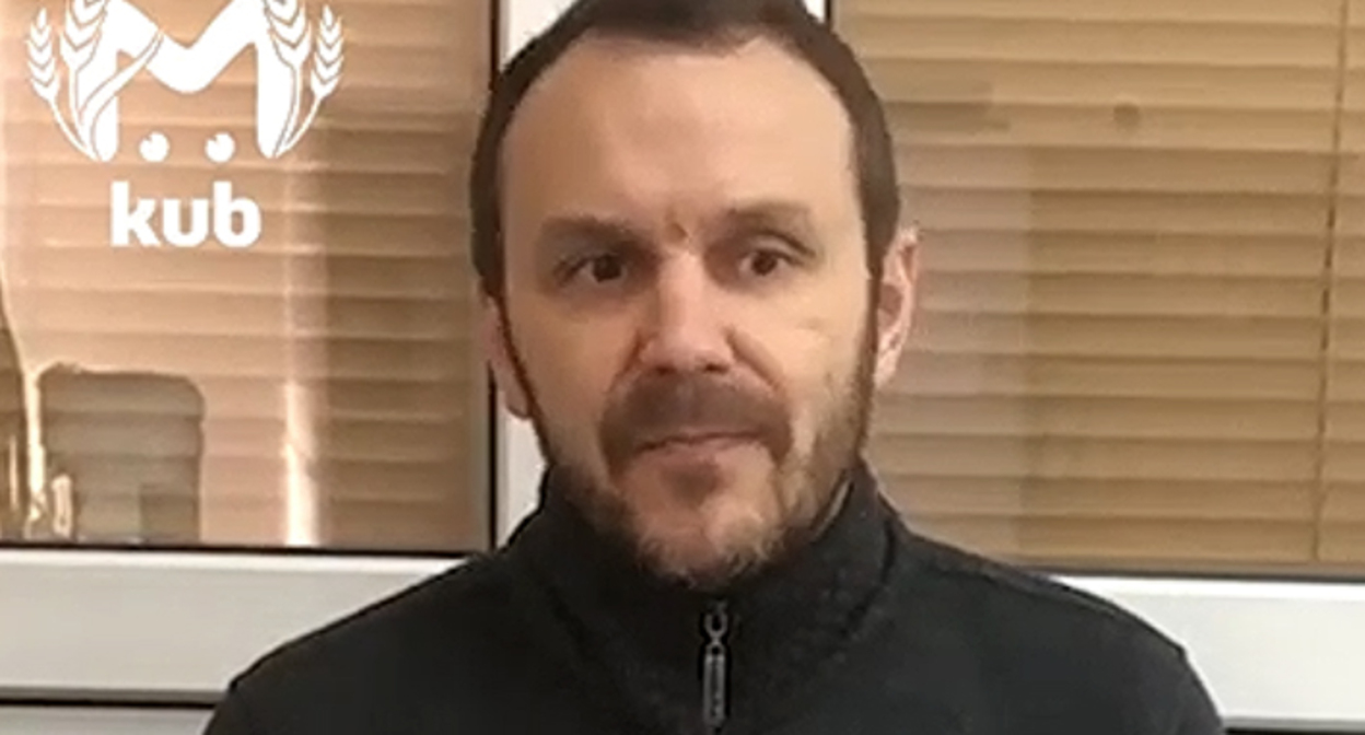Евгений Бондарь. Кадр видео
Блокнот Сочи https://www.youtube.com/watch?v=zP06MVPZFhI Евгений Бондарь. Кадр видео
Блокнот Сочи https://www.youtube.com/watch?v=zP06MVPZFhI