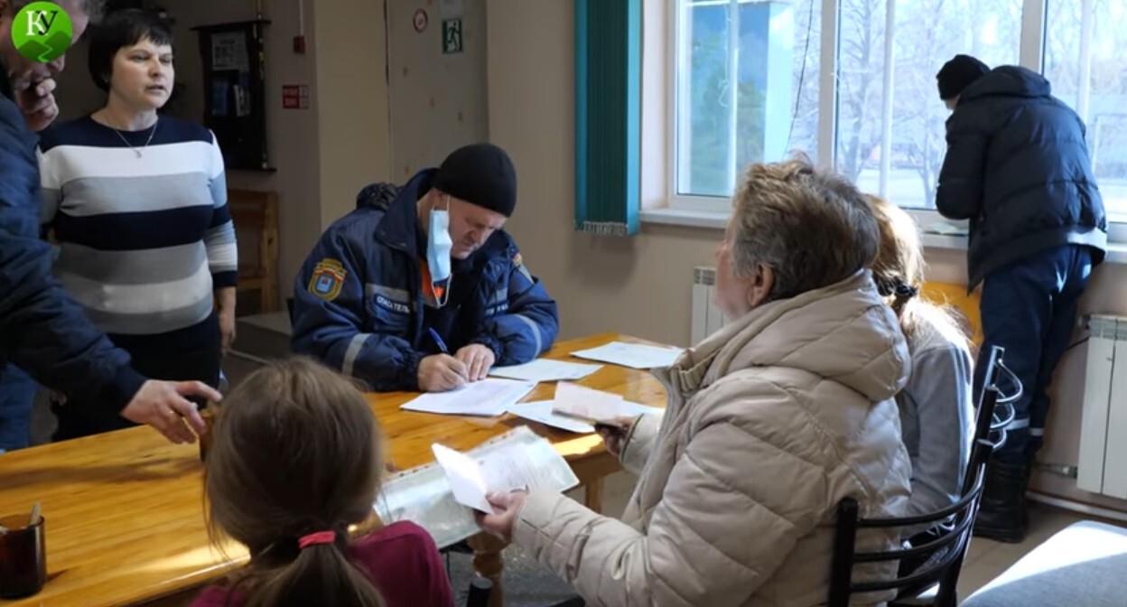 Прием беженцев из Донбасса в Ростовской области. Стоп-кадр из видео "Кавказского узла" https://www.youtube.com/watch?v=577yCkDTZlE Прием беженцев из Донбасса в Ростовской области. Стоп-кадр из видео "Кавказского узла" https://www.youtube.com/watch?v=577yCkDTZlE
