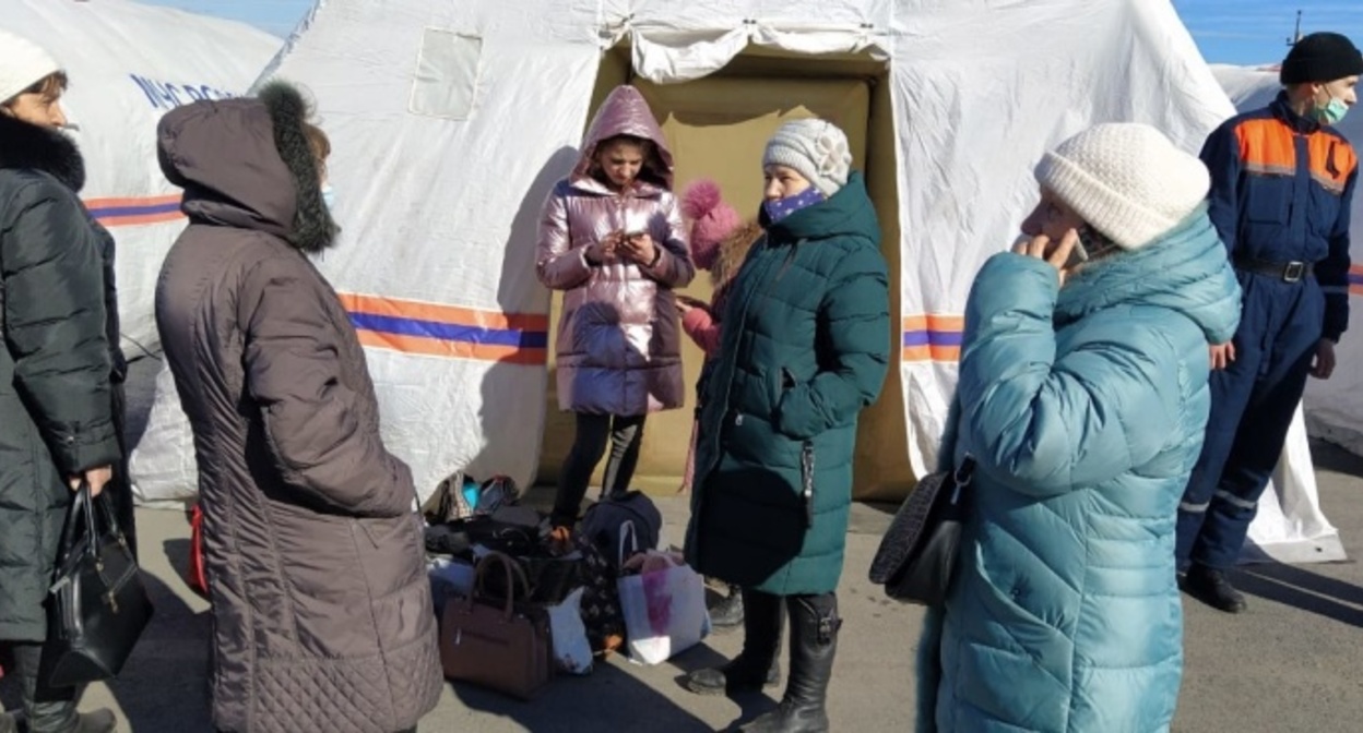 Беженцы из Донбасса. Фото пресс-службы МЧС России. https://www.mchs.gov.ru/deyatelnost/press-centr/novosti/4683661 Беженцы из Донбасса. Фото пресс-службы МЧС России. https://www.mchs.gov.ru/deyatelnost/press-centr/novosti/4683661