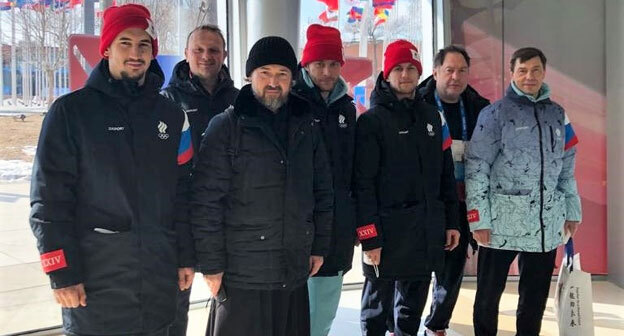 Духовник олимпийской сборной России, протоиерей Андрей Алексеев со спортсменами. Фото: сайт храма святого благоверного великого князя Димитрия Донского в Северном Бутово г. Москвы https://www.dmdonskoy.ru/node/6365 Духовник олимпийской сборной России, протоиерей Андрей Алексеев со спортсменами. Фото: сайт храма святого благоверного великого князя Димитрия Донского в Северном Бутово г. Москвы https://www.dmdonskoy.ru/node/6365