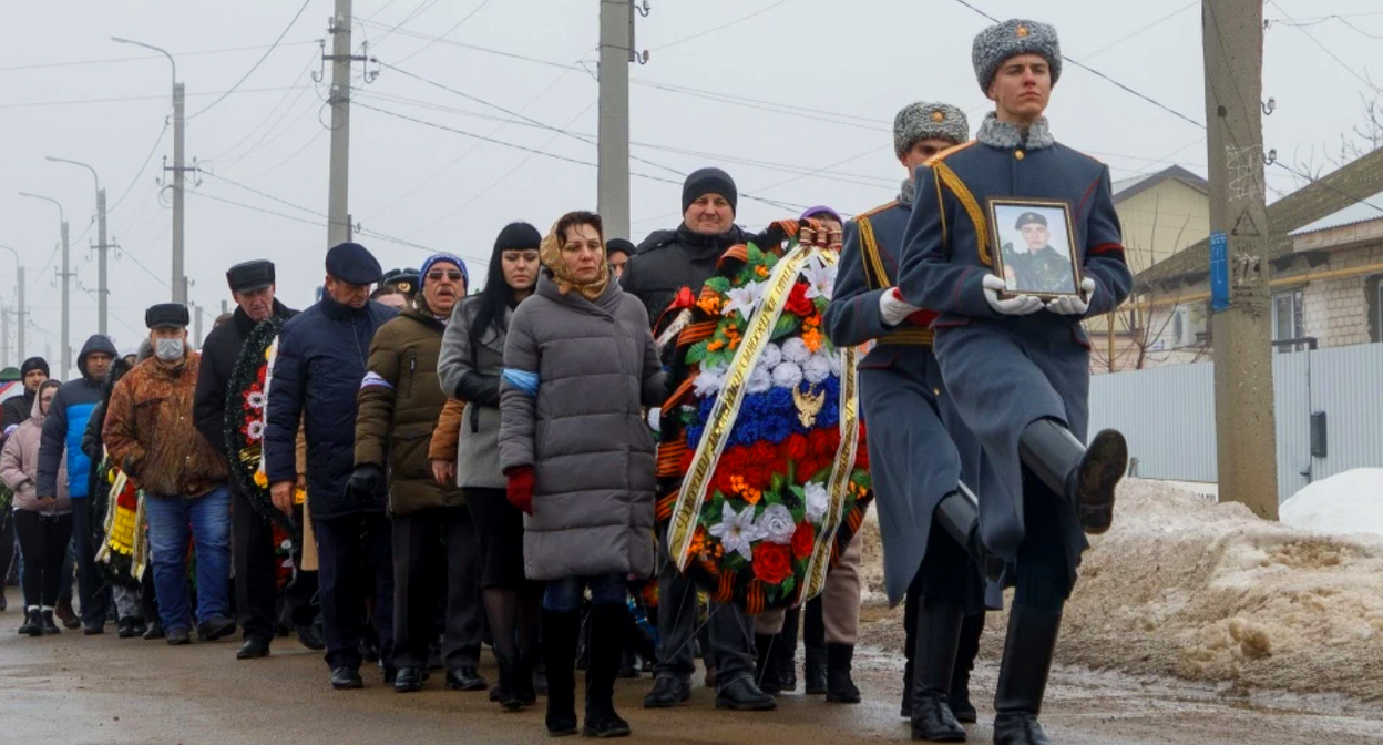 Похороны Данилы Горягина и Кирилла Яборова, которые погибли в ходе спецоперации на Украине. Фото Алексей Волхонский https://v1.ru/text/gorod/2022/03/04/70486946/ Похороны Данилы Горягина и Кирилла Яборова, которые погибли в ходе спецоперации на Украине. Фото Алексей Волхонский https://v1.ru/text/gorod/2022/03/04/70486946/