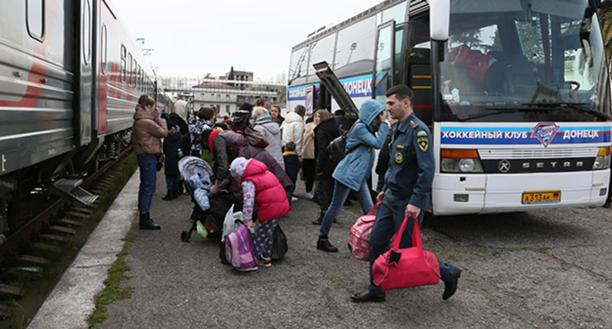 Беженцы из Донбаса покидают Сухум. Фото: https://www.mchsra.info Беженцы из Донбаса покидают Сухум. Фото: https://www.mchsra.info